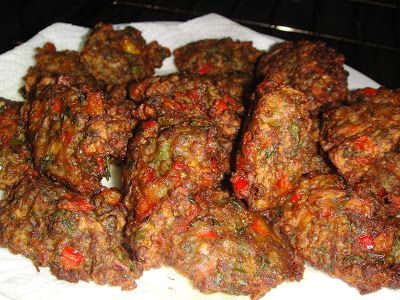 Iraqi food Fried 3roog Chaldean Recipe, Iraqi Cuisine, Kurdish Food, Middle East Food, Arabian Food, Eastern Cuisine, Lebanese Recipes, Minced Meat, Mediterranean Dishes