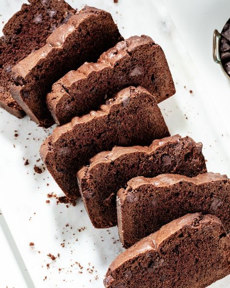 Check out this quick, easy and delicious chocolate bread recipe. Scrumdiddlyumptious Recipes, Chocolate Bread Recipe, Dinner Snacks, Chocolate Bread, Amazing Cake, Easy Bread Recipes, Quick Breads, Baking Sweets, Baking And Pastry