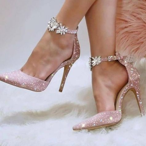 Zapatos para las invitadas de las quinceañera o de la novia (o) Sepatu Pump, Elegant Wedding Shoes, Hak Tinggi, Heels Prom, Heels Aesthetic, High Heels Boots, Pink High Heels, Sparkly Heels, Prom Heels