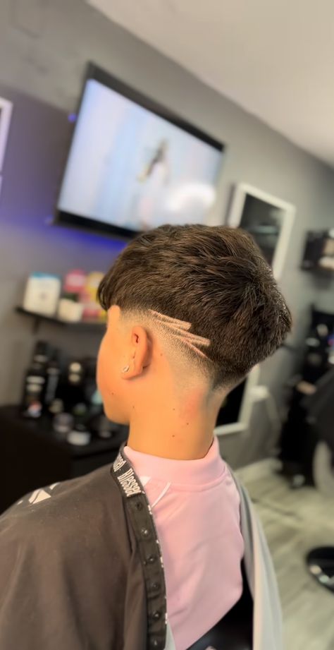 Skin Fade Boys Haircut, Low Fade Design Haircut, High Taper Design, Haircut Designs For Boys, Mid Fade Designs, Mid Fade With Design, Drop Fade Design, Low Mid Fade, Low Fade Redondo