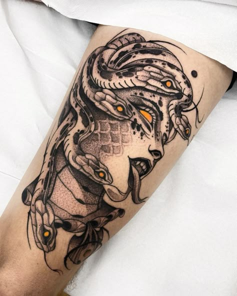 30+ Medusa Tattoos That Will Give Everyone Nightmares - 100 Tattoos Zeus Tattoo, Medusa Tattoo Design, Scary Tattoos, Goddess Tattoo, Forearm Tattoo Women, Medusa Tattoo, Tattoo Design Book, Head Tattoos, Dark Tattoo