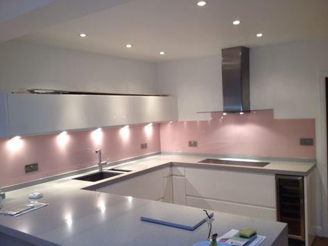 Pink Splash Back Kitchen, Pink Splashback Kitchen, Grey And Pink Kitchen Ideas, Baby Pink Kitchen, Pink Tile Backsplash, Kitchen Ideas Pink, Kitchen Splashback Ideas, Pink Kitchen Ideas, Backsplash Herringbone