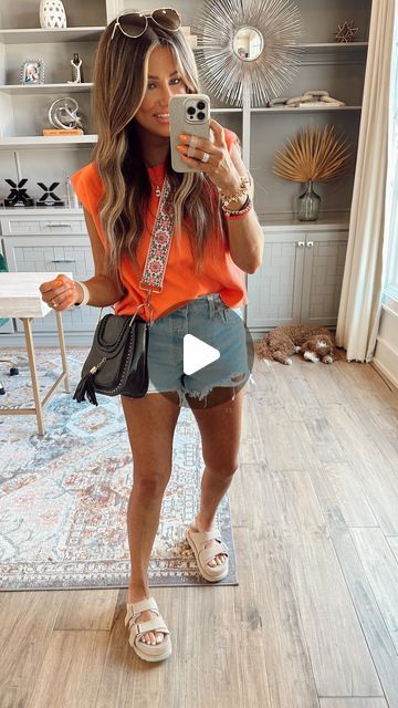 Cristina Stults on Instagram: "Uggs but in a platform sandal. SOLD 🤝🏼  Comment “SLIDES”  for the direct 🔗 to this entire look!   #outfitinspiration #outfitinspo #amazonfinds #amazonfashion #musthave #summeroutfit #summervibes #styleinspo #style" Ugg Sandals Outfit Ideas, Platform Sandal Outfits, Ugg Sandals Outfit, Platform Slides Outfit, Platform Sandal Outfit, Sandal Outfits, Platform Sandals Outfit, Ugg Platform, Slides Outfit