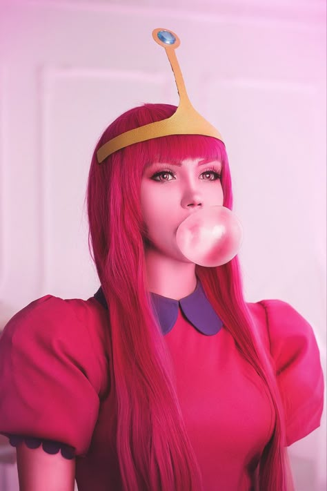 Princess Bubblegum Halloween, Princess Bubblegum Costumes, Bubblegum Cosplay, Marceline Costume, Princess Bubblegum Cosplay, Adventure Time Cosplay, Cosplay Ideas Women, Marceline And Princess Bubblegum, Halloween Parejas