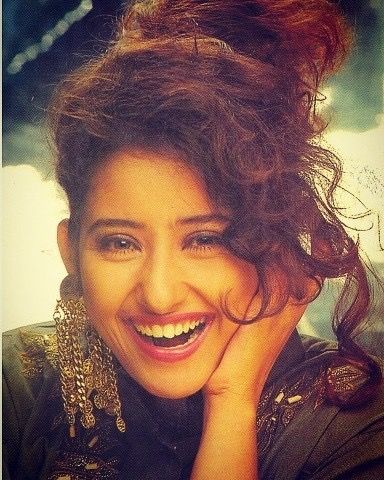 Manisha Koirala 90s Bollywood Fashion, Manisha Koirala, Bollywood Images, Cute Love Photos, Classy Fits, Vintage Bollywood, Bollywood Girls, Beautiful Hijab, India Beauty