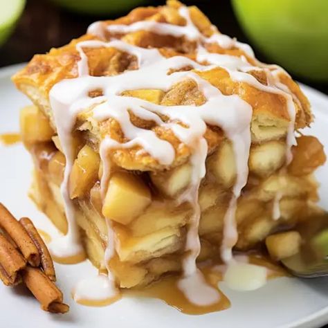 Cinnamon Roll Lasagna, Cinnamon Roll Apple Pie, Jewish Cuisine, Warm Desserts, Apple Dessert, Apple Pies, Food Projects, Apple Pie Recipes, Apple Desserts