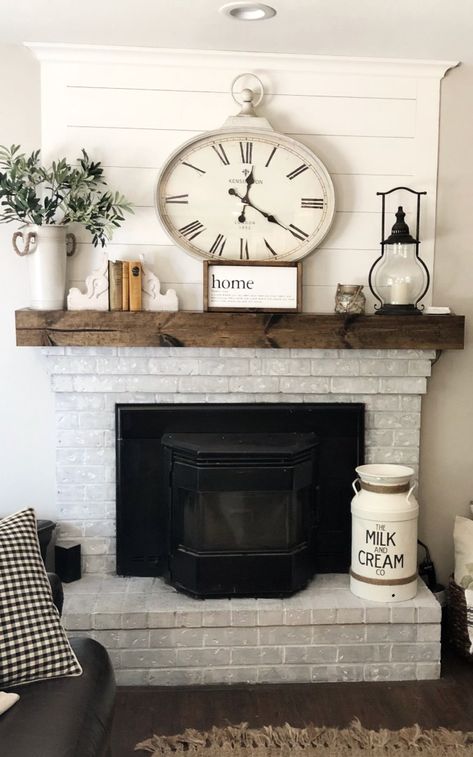 Wood Mantle, Fireplace Mantle Decor, Cute Dorm Rooms, Home Fireplace, Fireplace Makeover, Plywood Furniture, Diy House, House Projects, Brick Fireplace