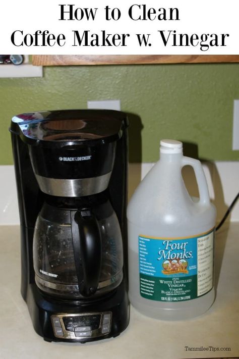 Diy Coffee Maker, Clean Coffee Maker, Clean A Coffee Maker, Coffee Pot Cleaning, Baking Soda Health, Coffee Maker Cleaning, Clean Coffee, Baking Soda Benefits, Baking Powder Uses