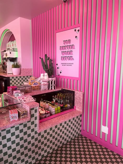 Churreria Ideas, Beauty Shop Decor, Pink Cafe, Salon Suites Decor, Cafe Shop Design, Salon Suites, Beauty Salon Decor, Boutique Interior, Cafe Interior Design