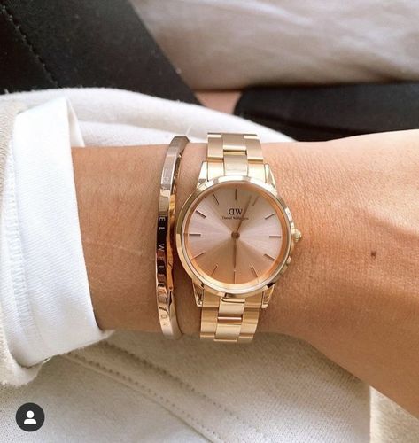 watchesofig #watcheslondon Daniel Wellington Watch Women Gold, Watches Women Fashion Classy, Watch Women's Classy, Golden Watch Women, Dw Watch Women, Trendy Watches Women, Trendy Watches Women Fashion, Daniel Wellington Watch Women, Elegant Watches Women