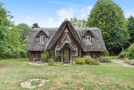 Dr Crom on Twitter: "My dreams have become very simple in recent years... The current one involves a little cottage, a desk under a window, and a vegetable garden.… https://t.co/ouJxRloiaa" Cottage Switzerland, Alpine Cottage, Fairy Tale Homes, Osborne House, Sunken Patio, Fairy Tale Cottage, Swiss Cottage, Witch Cottage, Fairytale Cottage