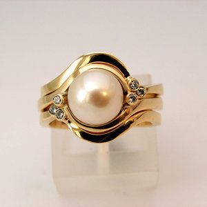 Pearl Rings In Gold For Women, Pearl Rings In Gold, Pearl Ring Design, Aquamarine Gold Ring, Gold Ring Design, Temple Jewellery Earrings, Rings In Gold, Silver Pearl Ring, Pearl Jewelry Design