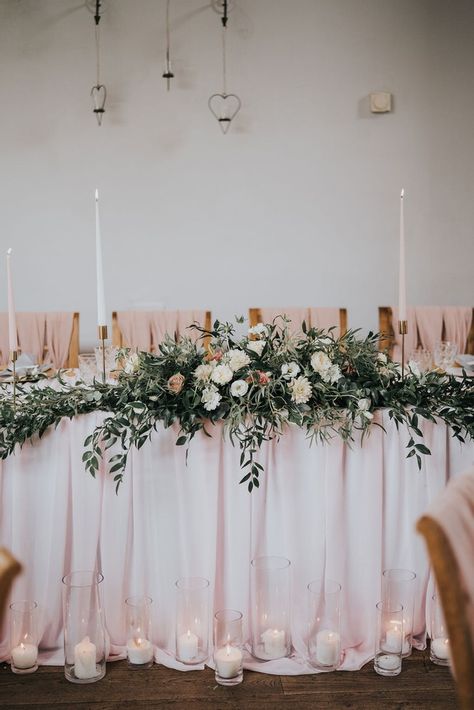 Bridal Table Flowers Arrangements, Wedding Top Table Flowers, Wedding Top Table Decorations, Blush Pink And Gold Wedding, Bridal Table Flowers, Wedding Design Ideas, Top Table Flowers, Candles Romantic, Wedding Top Table