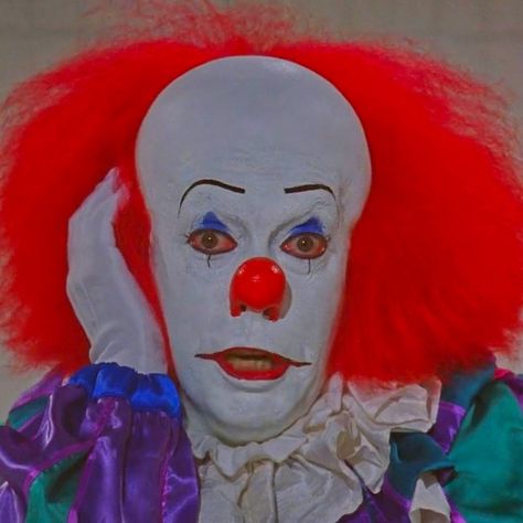 It The Clown Movie Aesthetic, It 1990 Aesthetic, It 1990 Edits, 1990 Pennywise, 1990 Aesthetic, Pennywise 1990, Pennywise Old And New, 90s Horror, It Movie