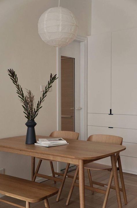 Interior Design Per La Casa, W Design, Japandi Interior, Minimal Home, Small Dining, Minimalist Living, Apartment Interior, Wooden Table, Minimalist Living Room