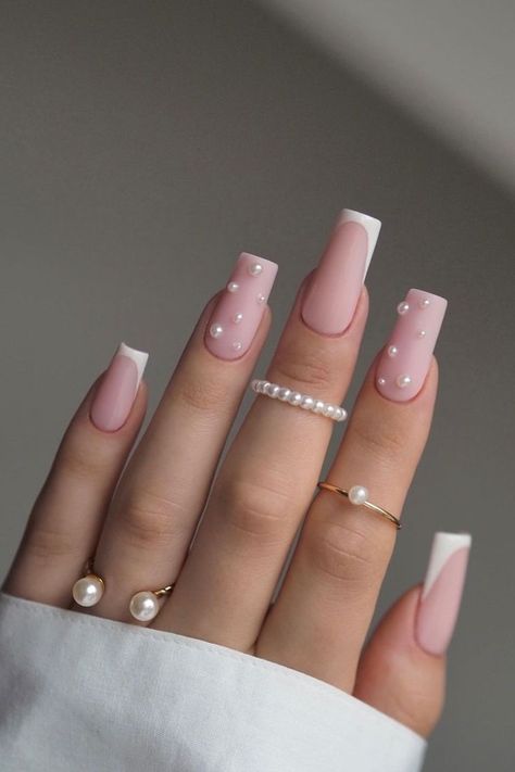 Elegant nails for brides, best wedding nails for bride you’ll fall in love with! Basic Baddie Nails, Sophisticated Nails, Nails Floral, Nails Pastel, White Tip Nails, Viral On Tiktok, Baddie Nails, Pointed Nails, Acrylic Nails Coffin Pink