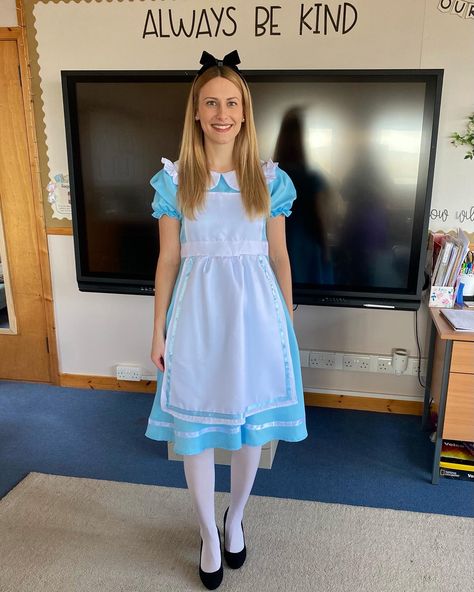 World Book Day Costume Book Character Dress Up For Teachers, World Book Day Costumes For Teachers Women, World Book Day Costumes For Teachers, Outfits Tights, Dork Diaries Characters, Costumes For Teachers, World Book Day Outfits, World Book Day Costume, Book Characters Dress Up