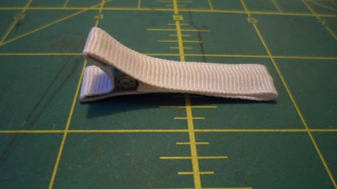 How to Line an Alligator Clip (2inches) DIY Alligator Clips, Alligator Hair Clips Diy, Polymer Clay Alligator Clips, Diy Alligator Clip Bows, Crocodile Hair Clips, Alligator, To My Daughter, Hair Bows, Hair Clips