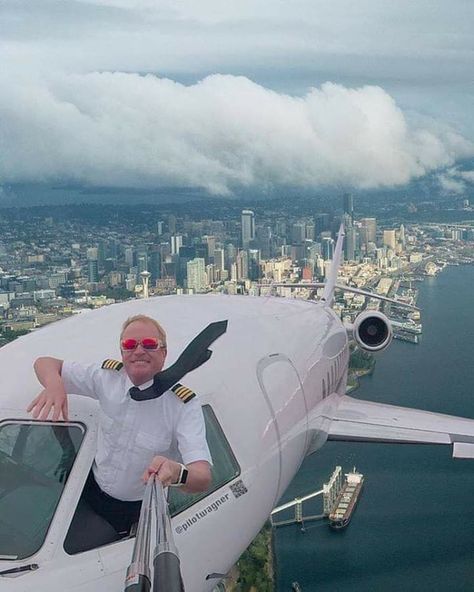 Selfie of the year Airplane Meme, Plane Memes, Airplane Humor, Image Moto, Funny Photos, Really Funny, Cali, Airplane View, Selfies