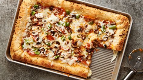 16 Easy and Delicious Sheet-Pan Dinners You Haven’t Tried Yet (But Should) - Pillsbury.com Movie Theme Dinner, Cheese Stuffed Crust Pizza, Pizza Video, Stuffed Crust Pizza, Pizza Sugar Cookie, Cheese Crust Pizza, Stuffed Crust, Easy Sheet Pan Dinners, Pillsbury Recipes