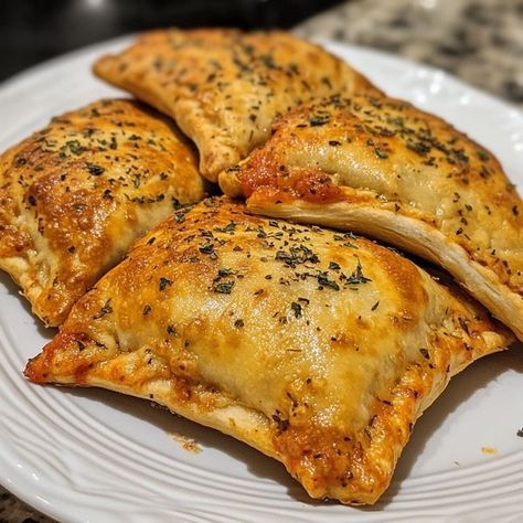 Low Carb Calzone, Keto Calzone, Low Carb Easy Recipes, Walnut Bread Recipe, Cranberry Walnut Bread, Bacon Fried Cabbage, Low Carb Marinara, Keto Recipes For Beginners, Free Keto Meal Plan