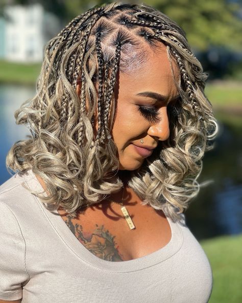 Knotless French Curl Bob Now Available for booking. Under “Knotless Braid Styles” Click the 🔗⛓️‍💥🖇️ . . . #frenchcurlsbraids #bobbraids #jaxbraids #knotlessbraids #904braider #duvalbraider #frenchcurlbraids #knotlessboxbraids #protectivestyles #zuryhollywood #zuryhair Bob French Curl Braids, Knotless Braid Styles, Short Box Braids Bob, Knotless Bob, Bob Curls, Goddess Knotless Braids, Curl Bob, Box Braids Bob, Knotless Braid