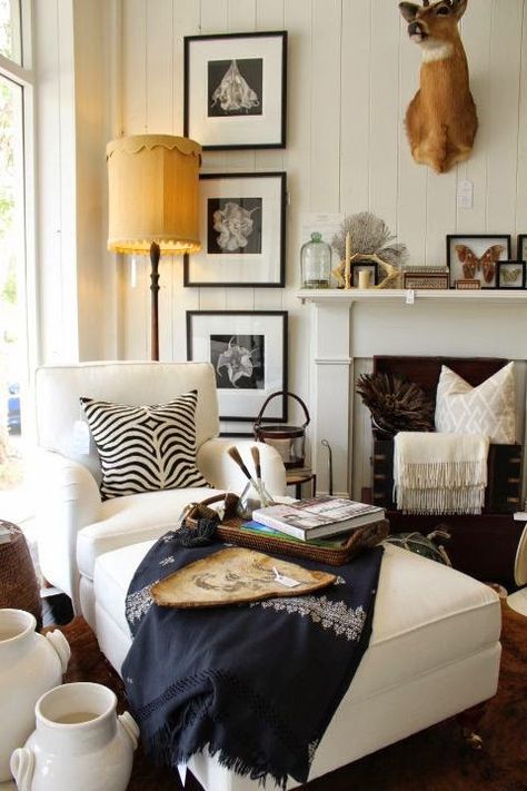 House Hamptons, Art Arrangement, Styl Hampton, Reading Spot, Hamptons House, Reading Chair, Animal Head, White Chair, Hamptons Style