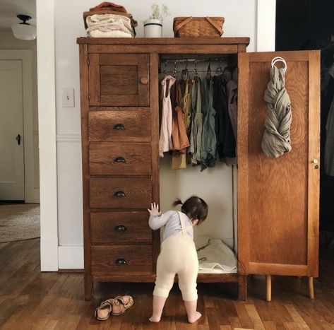 Country Home Nursery, Cozy Vintage Decor, Craftsman Nursery, Vintage Boys Nursery, Vintage Nursery Ideas, Antique Nursery Decor, Vintage Toddler Rooms, Vintage Nursery Boy, Vintage Boys Room