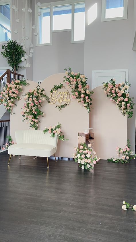 Floral Chiara Backdrop, Floral Panel Backdrop, Wedding Backdrop 2023, Chiara Backdrop With Flowers, Backdrop Floral Arrangements, Arch Backdrop With Flowers, Diy Panel Backdrop, Backdrop Flower Decorations, Floral Backdrop Photoshoot