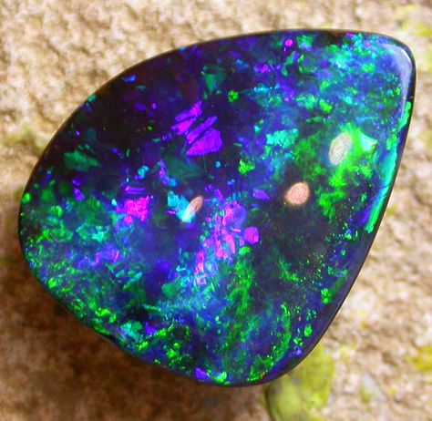 ♥︎ Black Opal Aesthetic, Opal Jewellery, Australian Black Opal, Coober Pedy, Pretty Rocks, Mineral Stone, Minerals And Gemstones, Rocks And Gems, Precious Gems