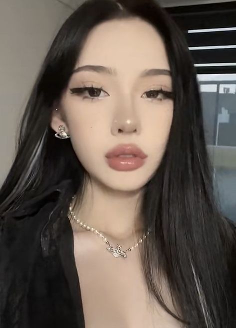 Soft Baddie Makeup, Fashion Dream Job, Chinese Makeup, Anime Makeup, Swag Makeup, Medium Length Haircut, Japanese Makeup, Cute Makeup Looks, Face Card