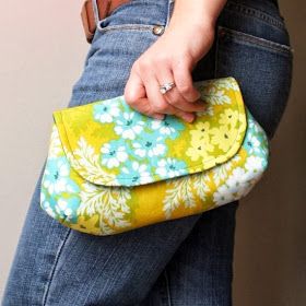 oh sew fresh: Free clutch pattern with tutorial!                                                                                                                                                     More Clutch Purse Pattern, Diy Clutch Purse, Clutch Sewing, Clutch Bag Pattern, Clutch Tutorial, Clutch Pattern, Handbag Sewing Patterns, Purse Sewing Patterns, Fold Over Clutch