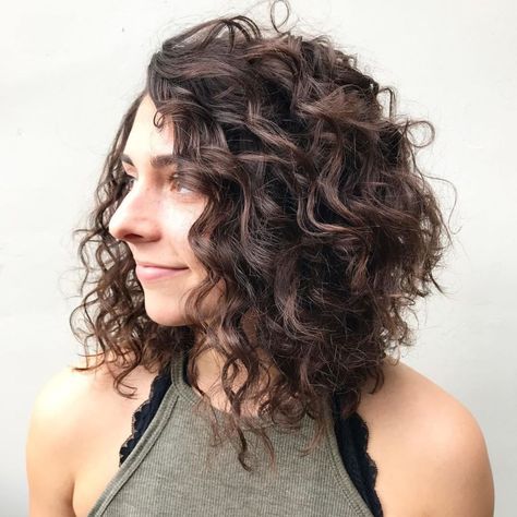 Curly Angled Brunette Bob Curly Angled Bobs, Blonde Balayage Bob, Inverted Long Bob, Curly Lob, Shoulder Length Curly Hair, Brunette Bob, Bob Haircut Curly, Curly Hair Photos, Wavy Bob Hairstyles