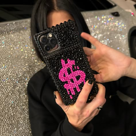 Phone Case Customize, Rhinestone Phone Case, Funky Junk Decor, Bling Phone Cases Diy, Bedazzled Phone Case, Crystal Phone Case, Bling Phone Cases, Rhinestone Projects, Bling Crafts