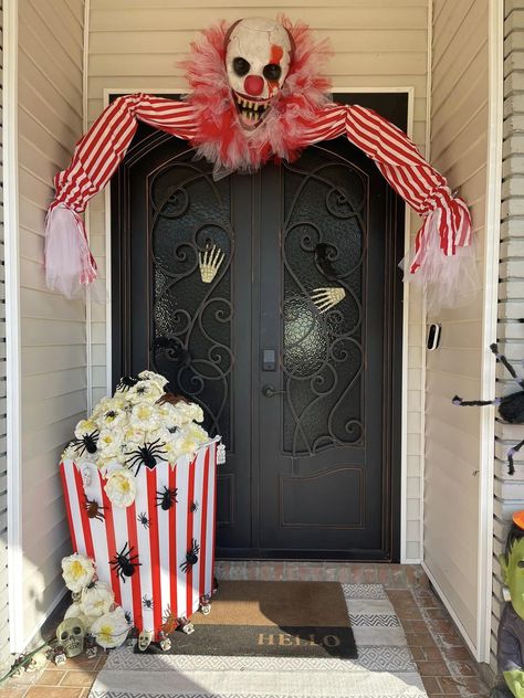 12 Foot Skeleton owners group Halloween Clown Theme Decorations, Circus Theme Halloween Decor, Scary Clown Decorations Diy, Circus Halloween Decorations Outdoor, Haunted Carnival Party, Halloween Decorations Circus, Haunted Carnival Decorations Diy, Clown House Decorations, Big Skeleton Decoration