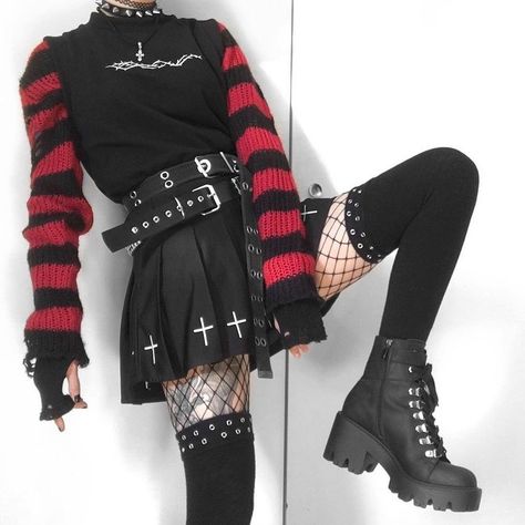 Outfit Punk, Bad Girl Style, Vampire Gothic, Outfit Boards, Punk Clothing, Alt Outfits, Goth Style, Punk Emo, Punk Outfits