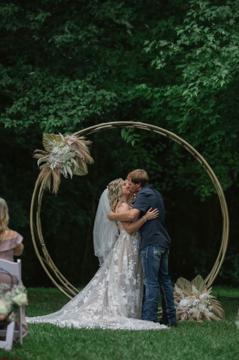 Hay Ring Wedding Backdrop, Bale Ring Wedding Arch, Hay Bail Wedding, Hay Ring Arbor, Hay Ring Wedding Arch, Bale Feeder Wedding Arch, Round Bale Hay Feeder Wedding Arch, Hay Feeder Wedding Arch, Hay Bails For Wedding Seating