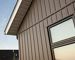 Dark Vertical Siding Exterior, Ply Gem Siding Color Schemes, Vinyl Shake Siding Exterior, Vertical Vinyl Siding Exterior, Vinyl Siding Ideas Exterior, Steel Siding Colors, Mixed Siding Exterior, Mastic Vinyl Siding, Vertical Siding Exterior