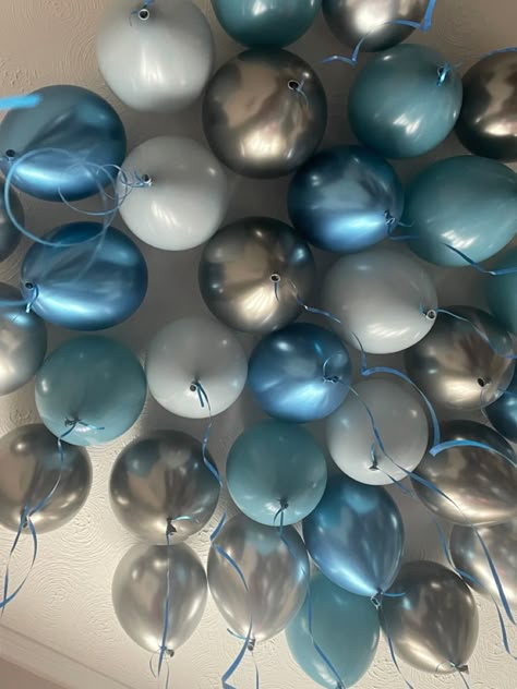 Silver Blue Birthday Decor, Blue Dancing Aesthetic, Blue Aesthetic Party Decor, Blue Aesthetic Birthday Decor, Birthday Cake Ideas Aesthetic Blue, Sky Blue Birthday Theme, 20th Birthday Ideas Blue, Birthday Party Blue Aesthetic, Light Blue Decorations Party