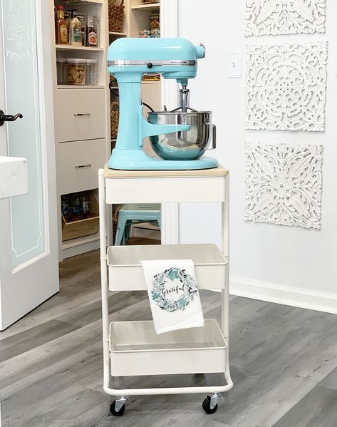 Diy Baking Station Ideas, Baking Room Organization, Kitchenaid Baking Station, Kitchen Aid Mixer Pantry Storage, Mixer Storage On Counter, Baking Organization Ideas, Baking Station Ideas, Home Bakery Organization, Bakery Office