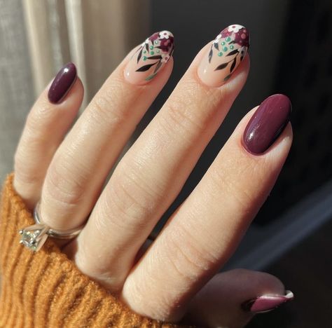 Fall Nails Leaves Design, Autumnal Floral Nails, Peach Floral Nails, November Nail Art Fall 2023, Maroon Floral Nails, Autumn Nails Flowers, Berry Colored Nails Designs, Purple Floral Nail Designs, Fall Floral Design