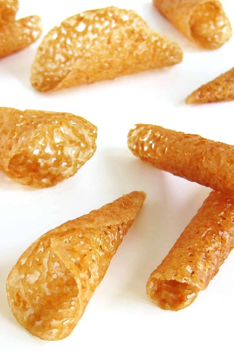 Tuiles Recipe, Bolo Paris, Patisserie Fine, Fine Dining Desserts, Chocolate Ganache Recipe, Lace Cookies, Ganache Recipe, Wafer Cookies, Cookie Cups