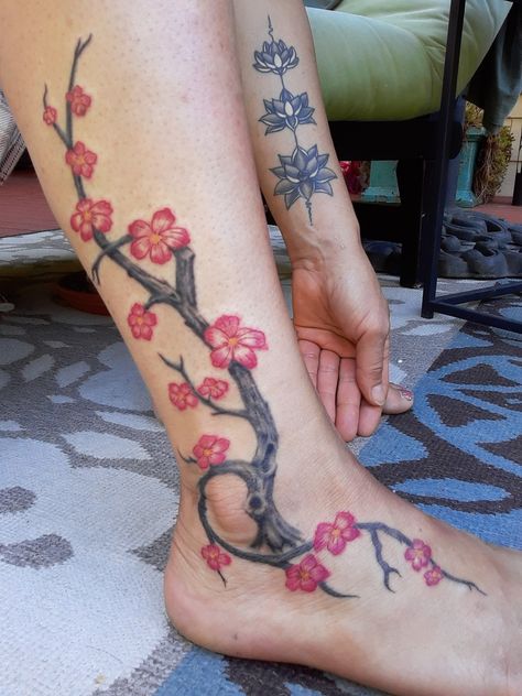 Pretty Calf Tattoos For Women, Blossom Branch Tattoo, Flower Leg Tattoo, Calf Tattoos For Women, Flower Leg Tattoos, Hard Tattoos, Tattoo Leg, Branch Tattoo, Blossom Branch