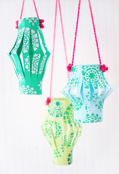 DIY 2 Minute Lanterns - Hang happiness around your house with cheerful Chinese lanterns! Chinese Board, Paper Lanterns Diy, Chinese Paper Lanterns, Lantern Craft, Chinese Paper, Handmade Charlotte, Easy Chinese, High Pictures, Weddings By Color