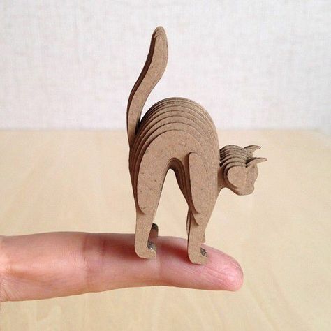 Cardboard Animals, Cardboard Puzzle, Cardboard Sculpture, Cat Diy, Animal Sculptures, Cool Cats, Art Classes, Cat Art, Diy And Crafts