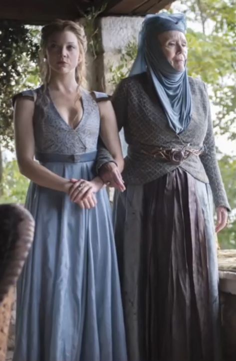 Lady Olenna, Lady Olenna Tyrell, Margery Tyrell, Movie Duos, Olenna Tyrell, Game Of Thrones Costumes, Margaery Tyrell, Dark Wings, Natalie Dormer