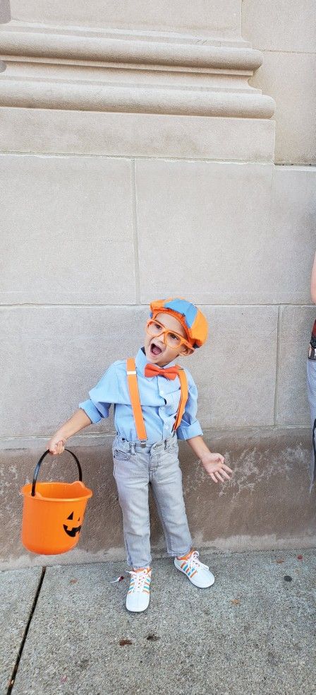 Halloween Costume 4 Year Boy, Cute Toddler Costumes Boy, Toddler Halloween Costumes Boy Diy, Diy Blippi And Meekah Costume, Blippi Halloween Costume Family, Diy Blippi Costume, Halloween Costume 2 Year Boy, Blippi Family Costume, Blippi And Meekah Costume