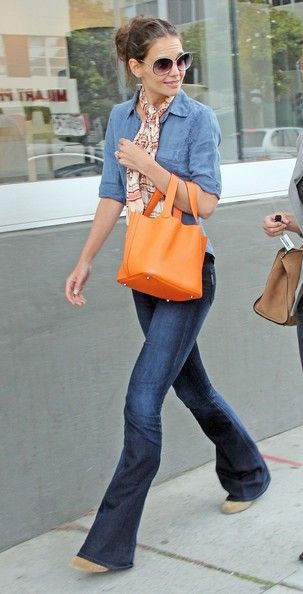 Orange Handbag Outfit, Orange Purse Outfit, Orange Bag Outfit, Hermes Celebrities, Orange Birkin, Bridget Moynahan, Purse Outfit, Hermes Picotin, Orange Purse