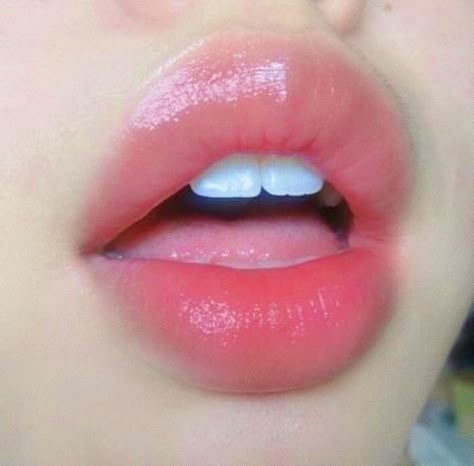 Goals Board, Vaseline Original, Glossy Lips Makeup, Lips Inspiration, Skin Goals, Pure Skin, Lip Beauty, Cute Makeup Looks, Juicy Lips