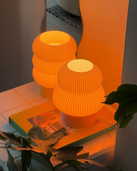 Is it hot in here?🔥 📸 @surgalski Cool Room Lamps, Cosy Bedroom Lighting, Warm Lighting Lamps, Fun Lighting Ideas, Warm Light Bedroom Lamps, Cozy Apartment Lighting, Cozy Lamps Living Room, Room Decor Wishlist, Orange Light Aesthetic